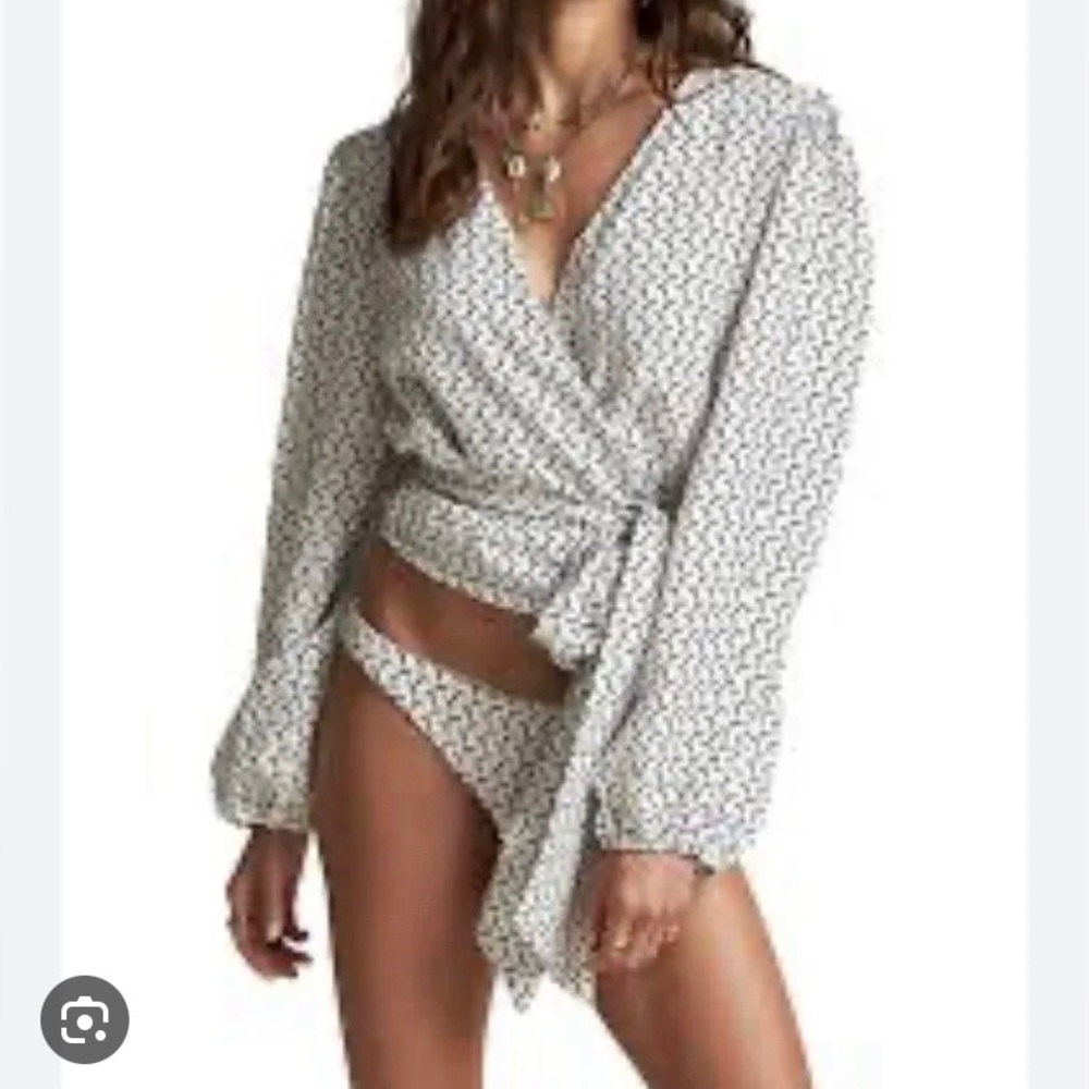 NWOT Billabong Linen blouse